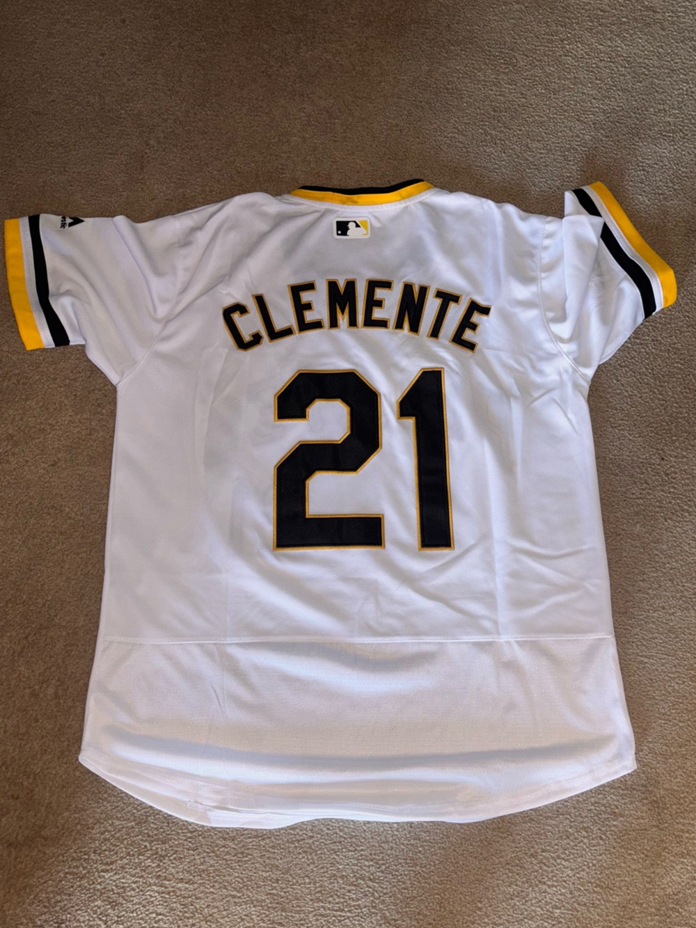 Majestic White Pittsburgh Pirates Roberto Clemente jersey
